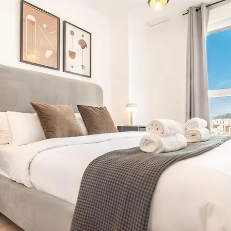 Διαμέρισμα Bright 24th Floor Apartment, Pool & Gym Rems