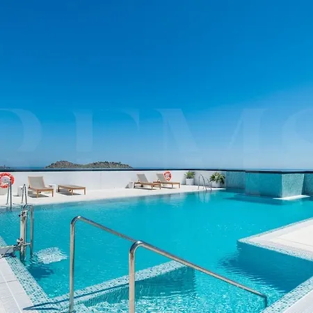 Bright 24th Floor Apartment, Pool & Gym Rems Διαμέρισμα Μάλαγα