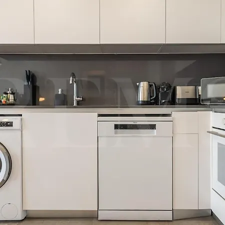 Διαμέρισμα Bright 24th Floor Apartment, Pool & Gym Rems *