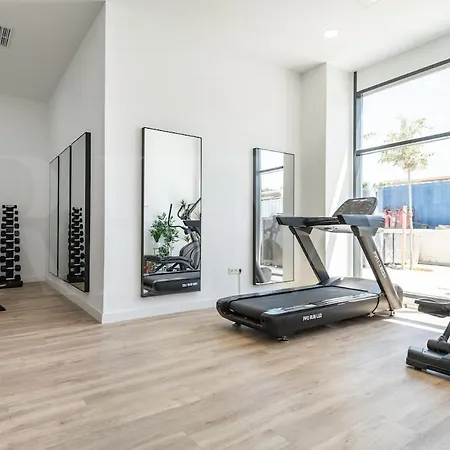 Διαμέρισμα Bright 24th Floor Apartment, Pool & Gym Rems