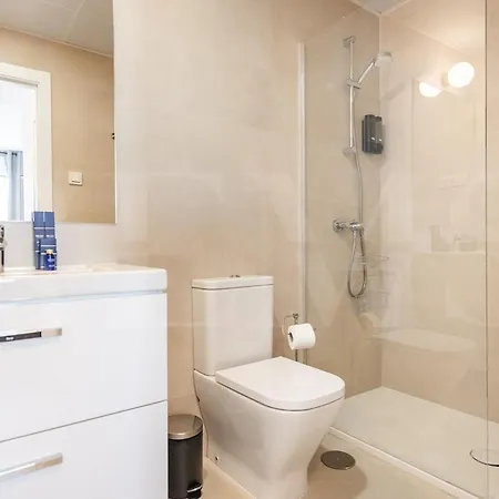 Διαμέρισμα Bright 24th Floor Apartment, Pool & Gym Rems *