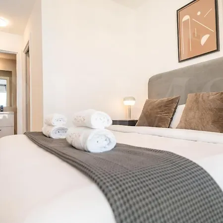 Bright 24th Floor Apartment, Pool & Gym Rems