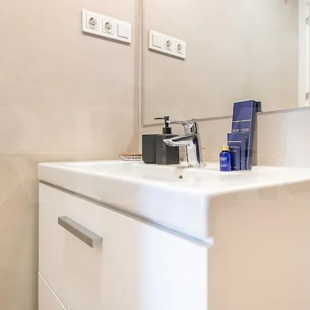 Διαμέρισμα Bright 24th Floor Apartment, Pool & Gym Rems Μάλαγα