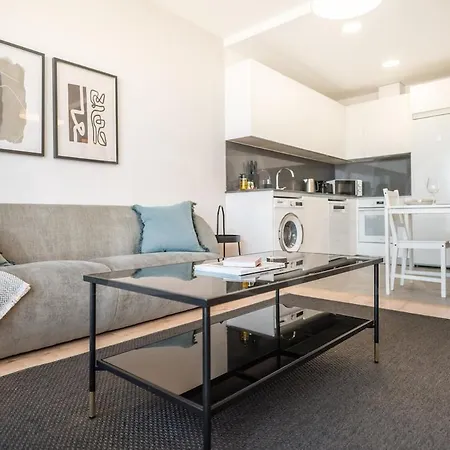 Bright 24th Floor Apartment, Pool & Gym Rems