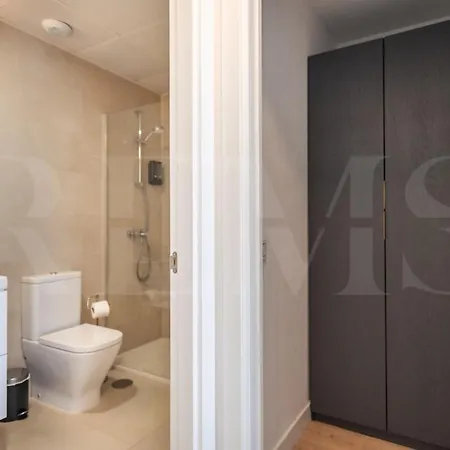 Διαμέρισμα Bright 24th Floor Apartment, Pool & Gym Rems *