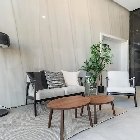Bright 24th Floor Apartment, Pool & Gym Rems Μάλαγα