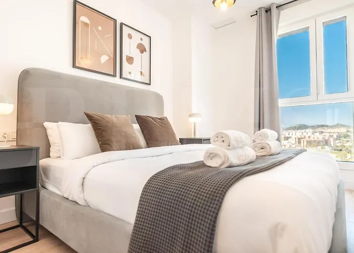 Апартаменты Bright 24th Floor Apartment, Pool & Gym Rems