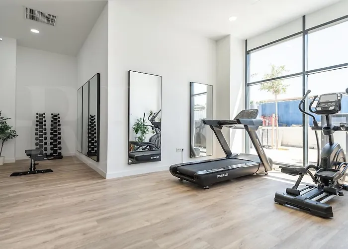 Апартаменты Bright 24th Floor Apartment, Pool & Gym Rems