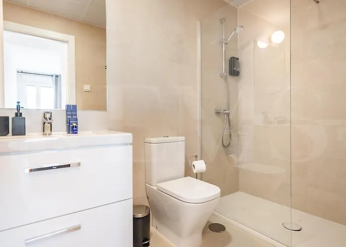 Апартаменты Bright 24th Floor Apartment, Pool & Gym Rems *