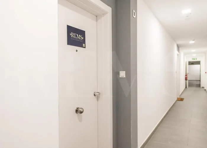 Апартаменты Bright 24th Floor Apartment, Pool & Gym Rems Малага